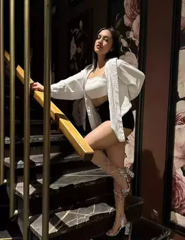 Sexy call girl in jaipur posing confidently